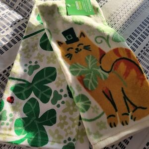 Set Of 2 St Pattys Day Cat Themed Dish Towels